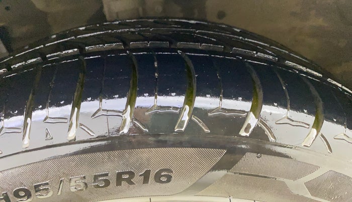 2017 Maruti Ciaz ALPHA  AT 1.4  PETROL, Petrol, Automatic, 32,526 km, Left Front Tyre Tread