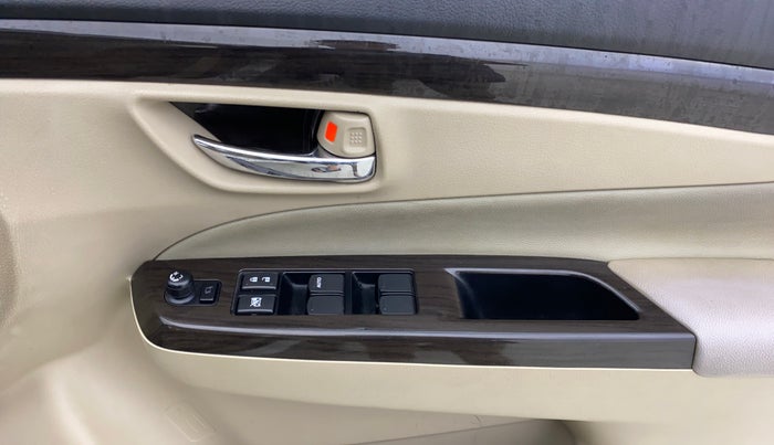 2017 Maruti Ciaz ALPHA  AT 1.4  PETROL, Petrol, Automatic, 32,526 km, Driver Side Door Panels Control