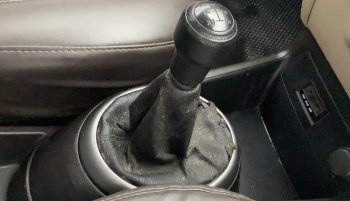 2013 Hyundai i20 MAGNA (O) 1.2, Petrol, Manual, 48,911 km, Gear lever - Boot cover slightly torn