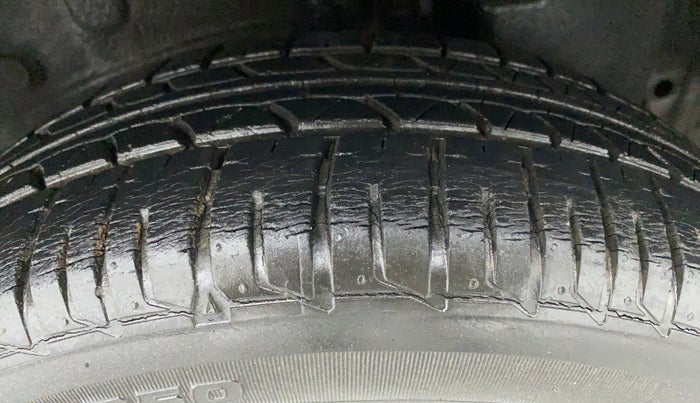 2011 Toyota Etios Liva G, Petrol, Manual, 12,046 km, Left Rear Tyre Tread