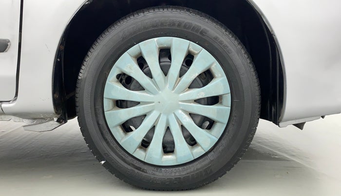 2011 Toyota Etios Liva G, Petrol, Manual, 12,046 km, Right Front Wheel