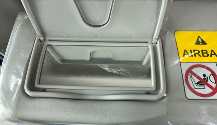 2018 Maruti Vitara Brezza ZDI, Diesel, Manual, 40,605 km, Ceiling - Vanity mirror light not working