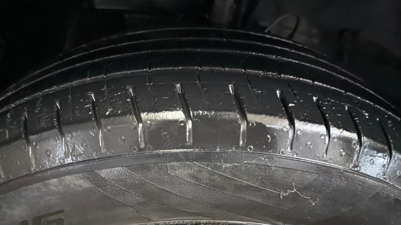2020 Hyundai VENUE S 1.0 TURBO DCT, Petrol, Automatic, 40,100 km, Left Front Tyre Tread