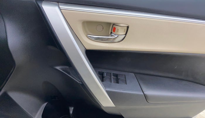 2016 Toyota Corolla Altis VL CVT PETROL, Petrol, Automatic, 27,665 km, Driver Side Door Panels Control