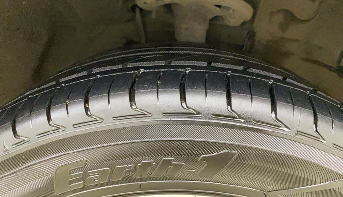 2016 Toyota Corolla Altis VL CVT PETROL, Petrol, Automatic, 27,665 km, Right Front Tyre Tread