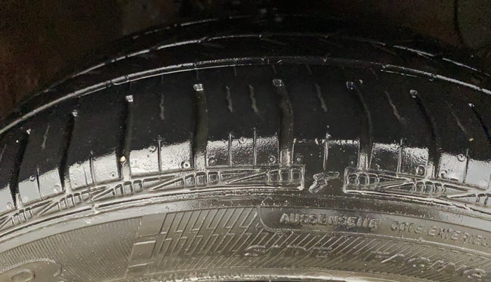 2015 Hyundai Grand i10 SPORTZ 1.2 KAPPA VTVT, Petrol, Manual, 52,995 km, Right Front Tyre Tread