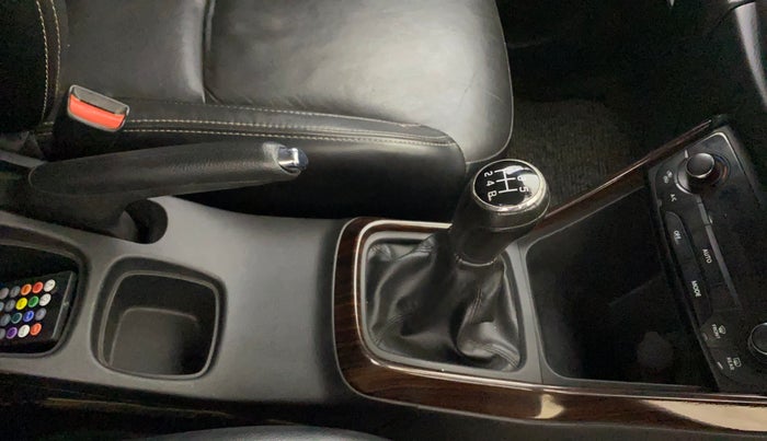 2018 Maruti S Cross ALPHA 1.3, Diesel, Manual, 94,576 km, Gear Lever