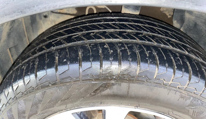 2018 Maruti S Cross ALPHA 1.3, Diesel, Manual, 94,576 km, Left Front Tyre Tread