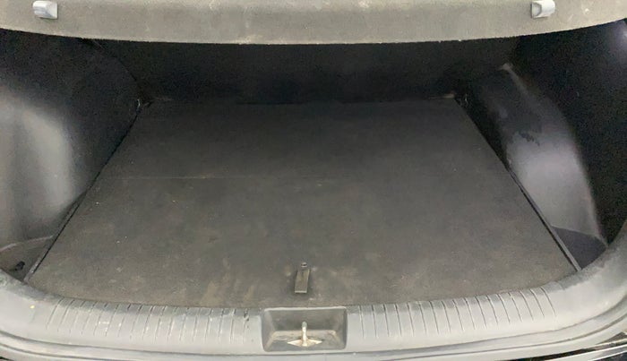 2016 Hyundai Creta SX PLUS 1.6 PETROL, Petrol, Manual, 35,310 km, Boot Inside