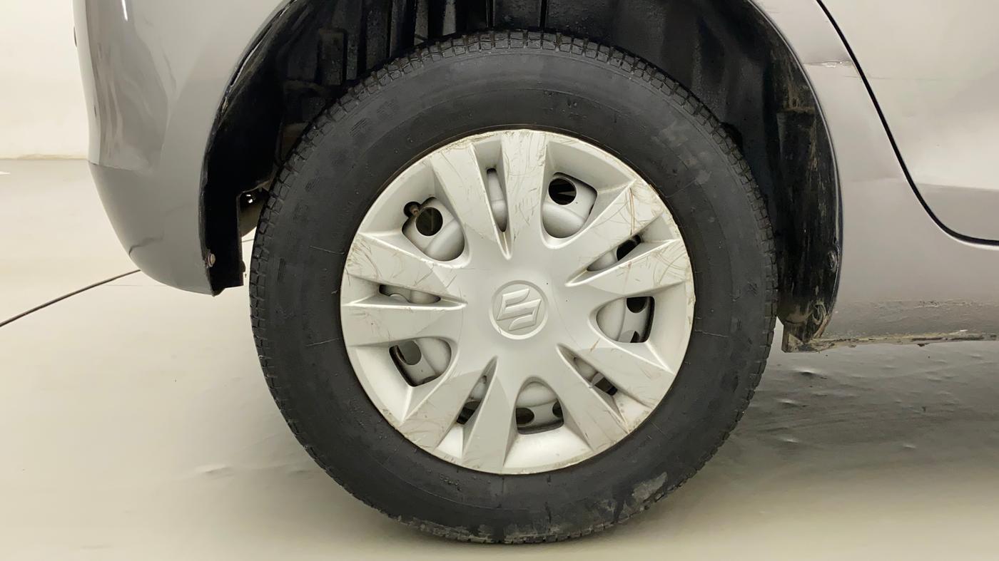 2017 Maruti Swift LXI (O), Petrol, Manual, 45,568 km, Right Rear Wheel