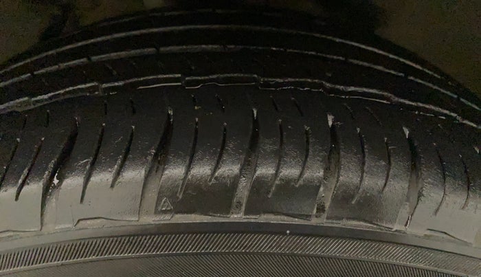 2017 Hyundai Tucson 2WD AT GL PETROL , Petrol, Automatic, 64,279 km, Right Front Tyre Tread