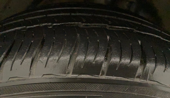 2017 Hyundai Tucson 2WD AT GL PETROL , Petrol, Automatic, 64,279 km, Right Rear Tyre Tread