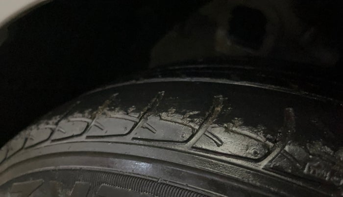 2015 Hyundai Verna FLUIDIC 4S 1.4 VTVT, Petrol, Manual, 48,762 km, Left Front Tyre Tread