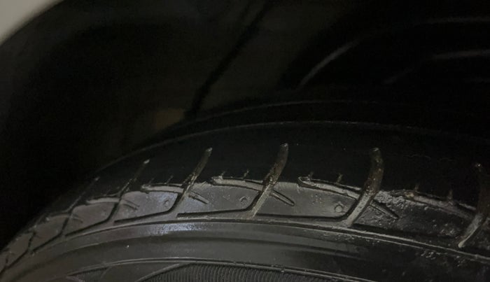 2015 Hyundai Verna FLUIDIC 4S 1.4 VTVT, Petrol, Manual, 48,762 km, Left Rear Tyre Tread