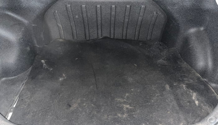 2015 Hyundai Verna FLUIDIC 4S 1.4 VTVT, Petrol, Manual, 48,762 km, Boot Inside