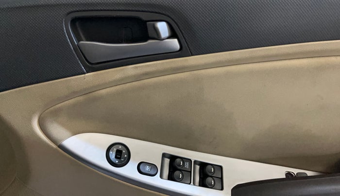 2015 Hyundai Verna FLUIDIC 4S 1.4 VTVT, Petrol, Manual, 48,762 km, Driver Side Door Panels Control