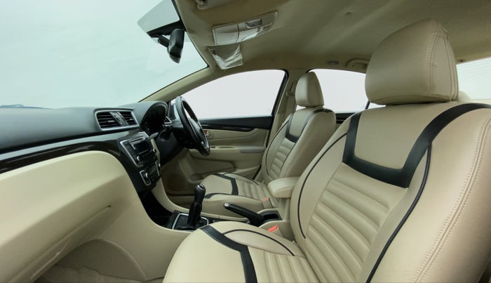 2015 Maruti Ciaz ZXI, Petrol, Manual, 73,980 km, Right Side Front Door Cabin