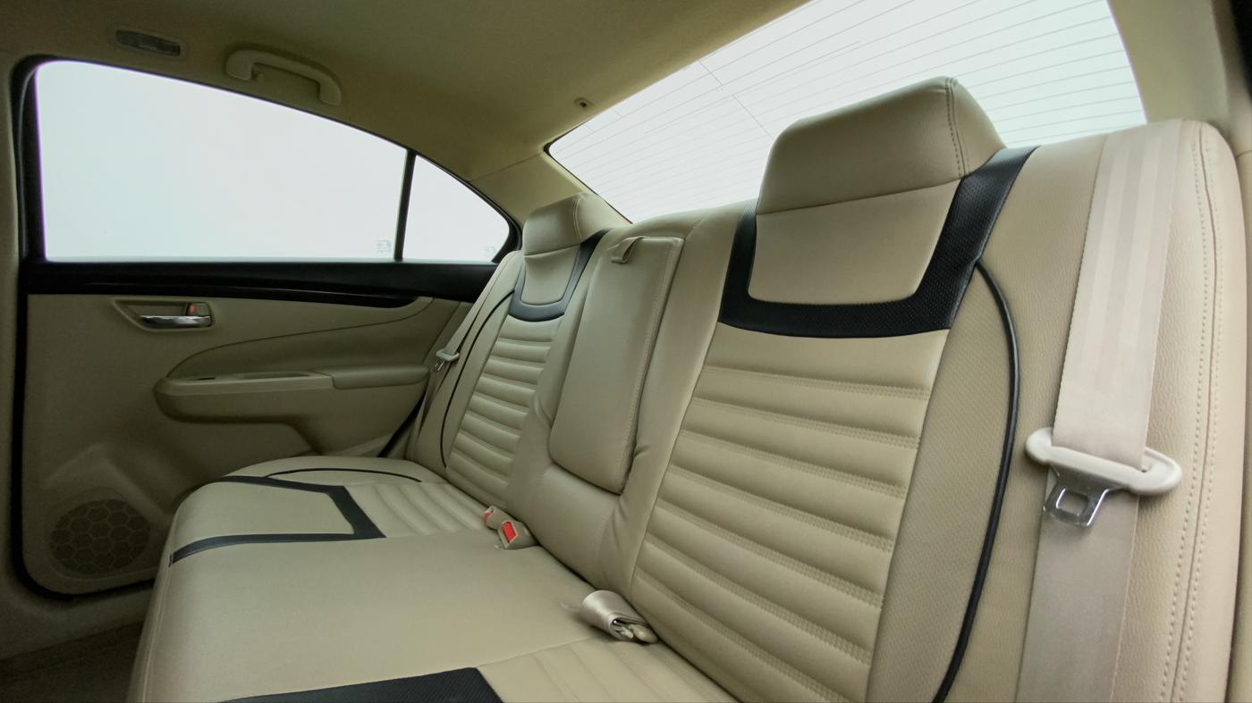 2015 Maruti Ciaz ZXI, Petrol, Manual, 73,980 km, Right Side Rear Door Cabin
