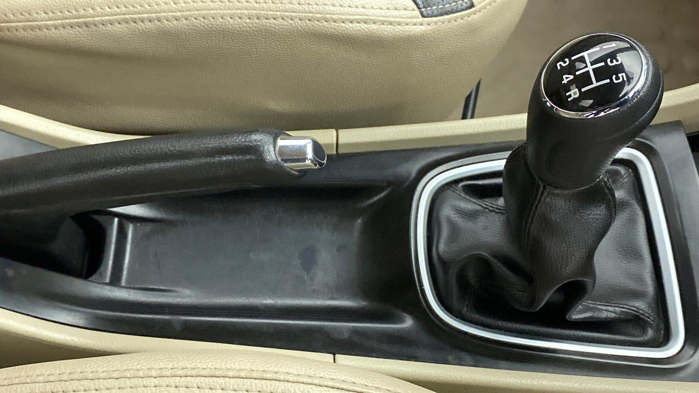 2015 Maruti Ciaz ZXI, Petrol, Manual, 73,980 km, Gear Lever