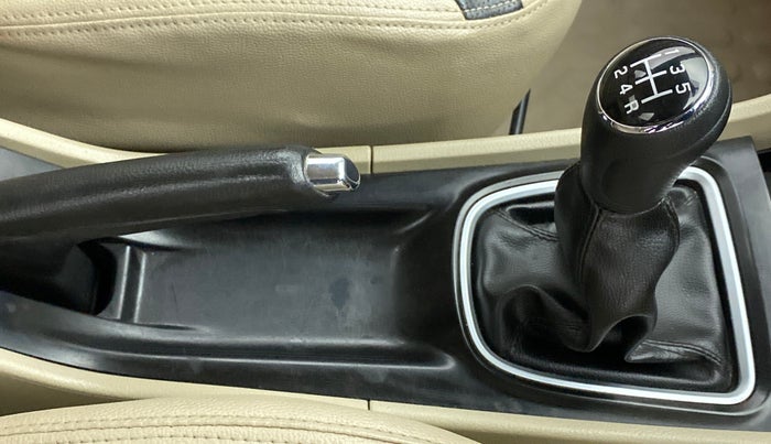2015 Maruti Ciaz ZXI, Petrol, Manual, 73,980 km, Gear Lever
