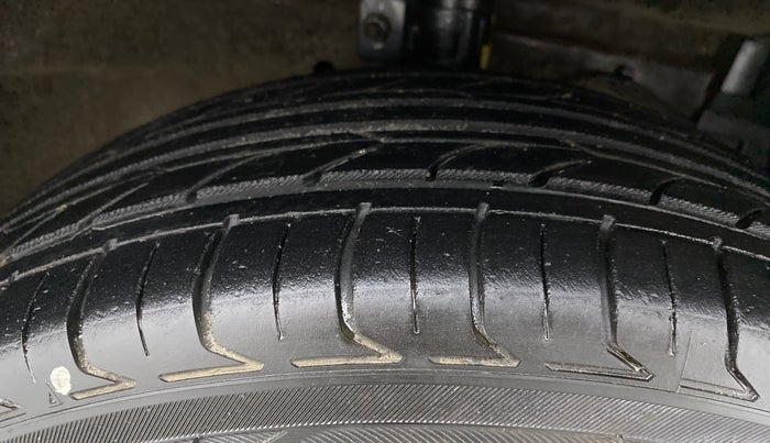2015 Maruti Ciaz ZXI, Petrol, Manual, 73,980 km, Right Front Tyre Tread