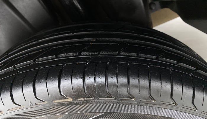 2015 Maruti Ciaz ZXI, Petrol, Manual, 73,980 km, Left Rear Tyre Tread