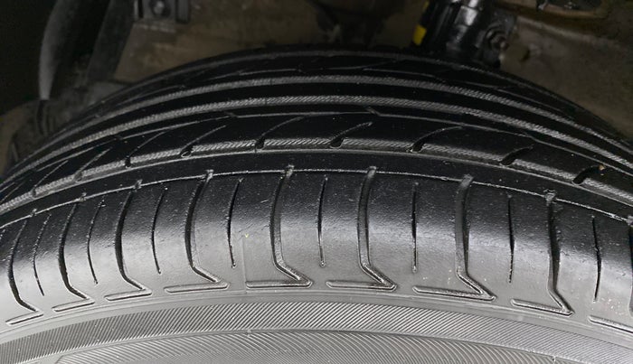 2015 Maruti Ciaz ZXI, Petrol, Manual, 73,980 km, Left Front Tyre Tread