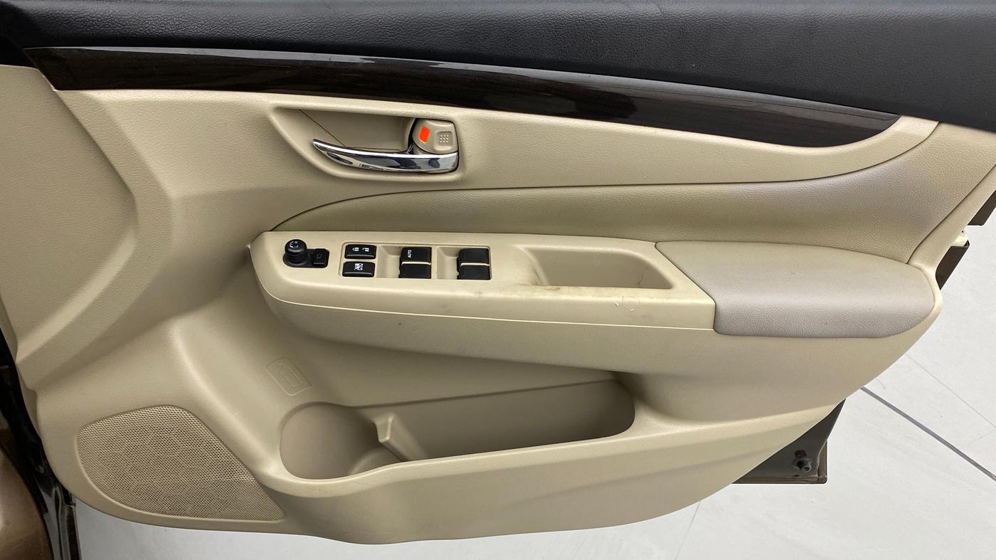 2015 Maruti Ciaz ZXI, Petrol, Manual, 73,980 km, Driver Side Door Panels Control