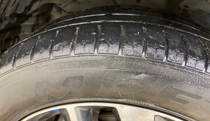 2019 Mahindra XUV300 W8 (O) 1.5 DIESEL, Diesel, Manual, 1,05,427 km, Left Front Tyre Tread