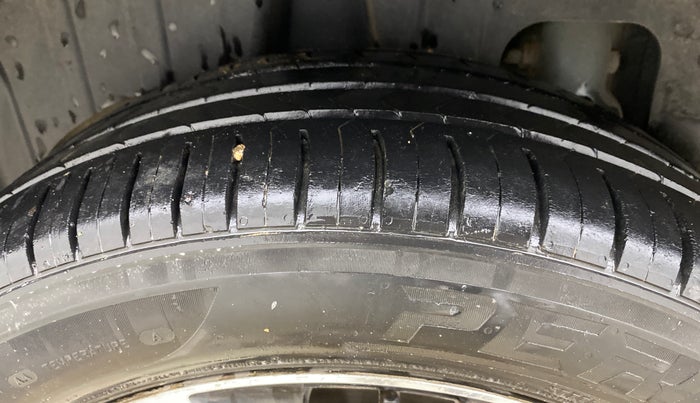 2019 Mahindra XUV300 W8 (O) 1.5 DIESEL, Diesel, Manual, 1,05,427 km, Right Rear Tyre Tread