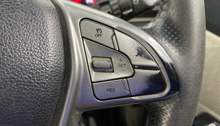 2019 Mahindra XUV300 W8 (O) 1.5 DIESEL, Diesel, Manual, 1,05,427 km, Adaptive Cruise Control