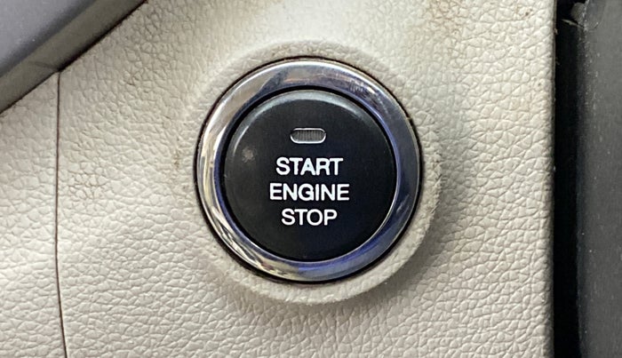 2019 Mahindra XUV300 W8 (O) 1.5 DIESEL, Diesel, Manual, 1,05,427 km, Keyless Start/ Stop Button