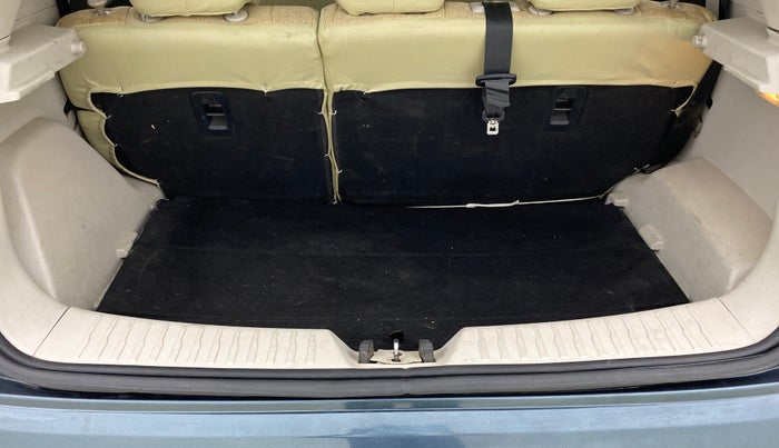 2019 Mahindra XUV300 W8 (O) 1.5 DIESEL, Diesel, Manual, 1,05,427 km, Boot Inside