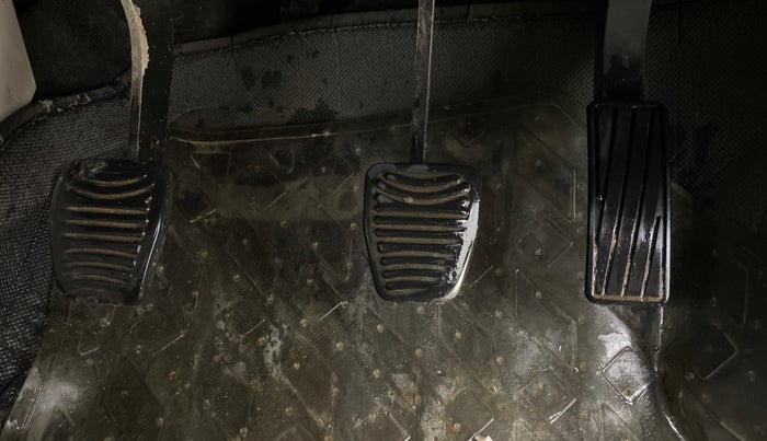 2019 Mahindra XUV300 W8 (O) 1.5 DIESEL, Diesel, Manual, 1,05,427 km, Pedals