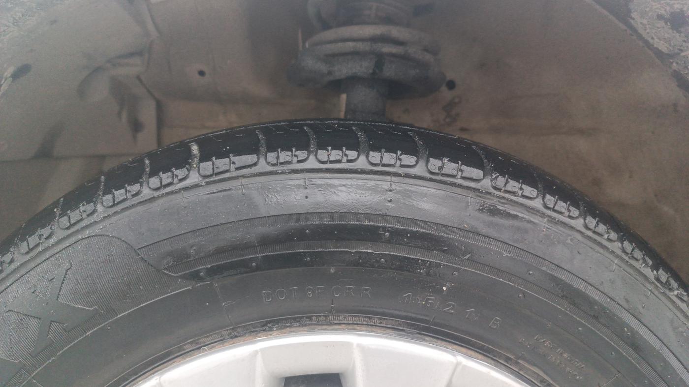 2013 Maruti Swift VDI, Diesel, Manual, 91,478 km, Left Front Tyre Tread