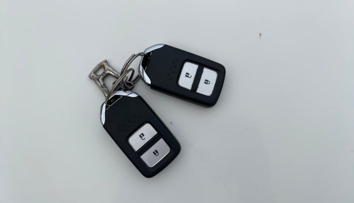 2016 Honda BR-V 1.5L I-VTEC V CVT, Petrol, Automatic, 1,04,407 km, Key Close Up