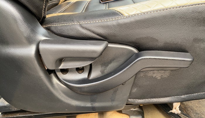 2016 Honda BR-V 1.5L I-VTEC V CVT, Petrol, Automatic, 1,04,407 km, Driver Side Adjustment Panel