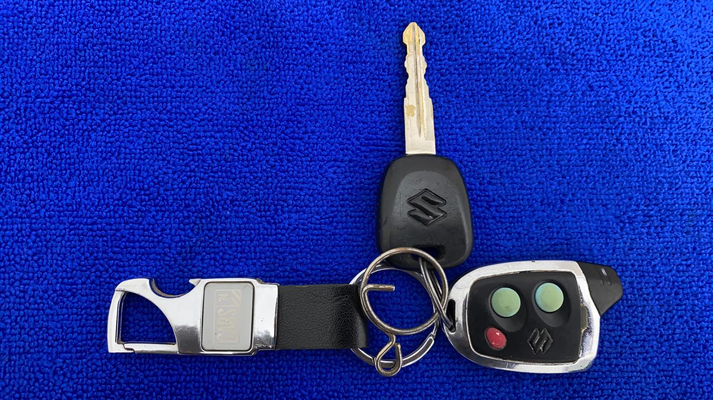 2011 Maruti Swift VXI, Petrol, Manual, 46,838 km, Key Close Up