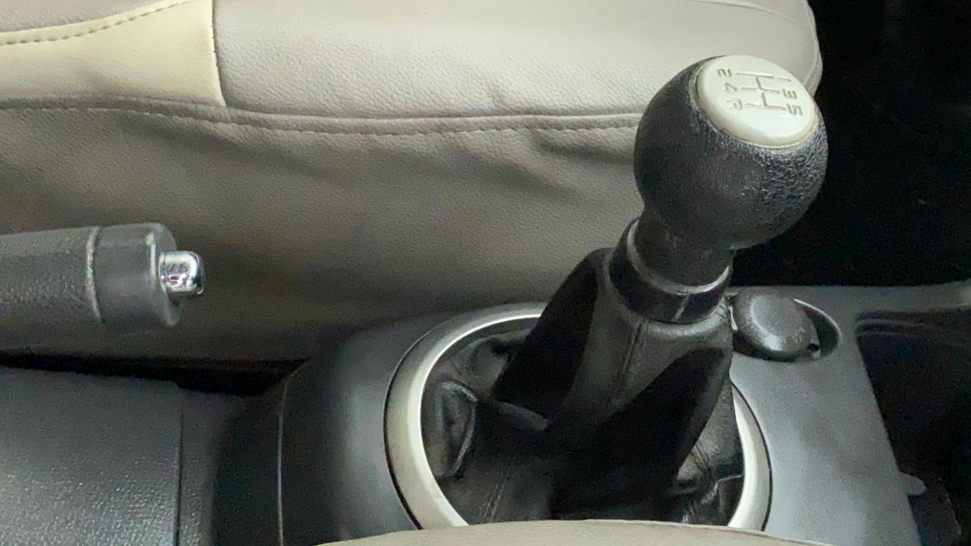 2011 Maruti Swift VXI, Petrol, Manual, 46,838 km, Gear Lever