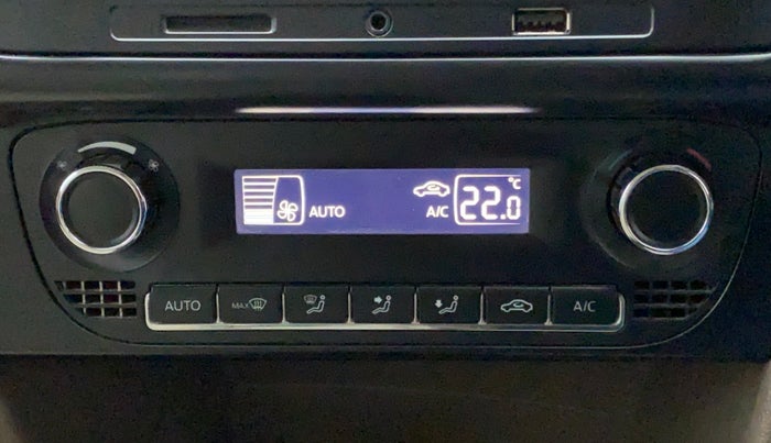 2016 Skoda Rapid AMBITION 1.6 MPI MT PLUS, Petrol, Manual, 82,482 km, Automatic Climate Control