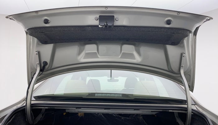 2016 Skoda Rapid AMBITION 1.6 MPI MT PLUS, Petrol, Manual, 82,482 km, Boot Door Open