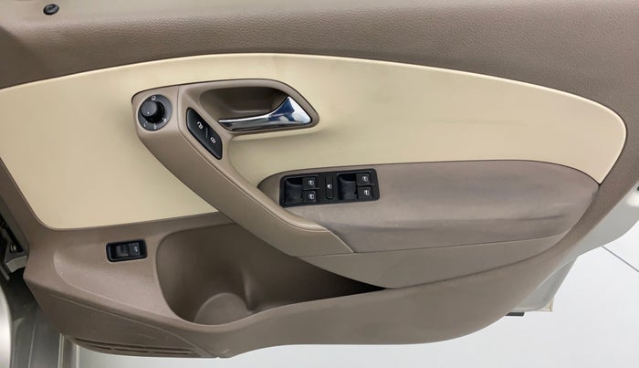 2016 Skoda Rapid AMBITION 1.6 MPI MT PLUS, Petrol, Manual, 82,482 km, Driver Side Door Panels Control