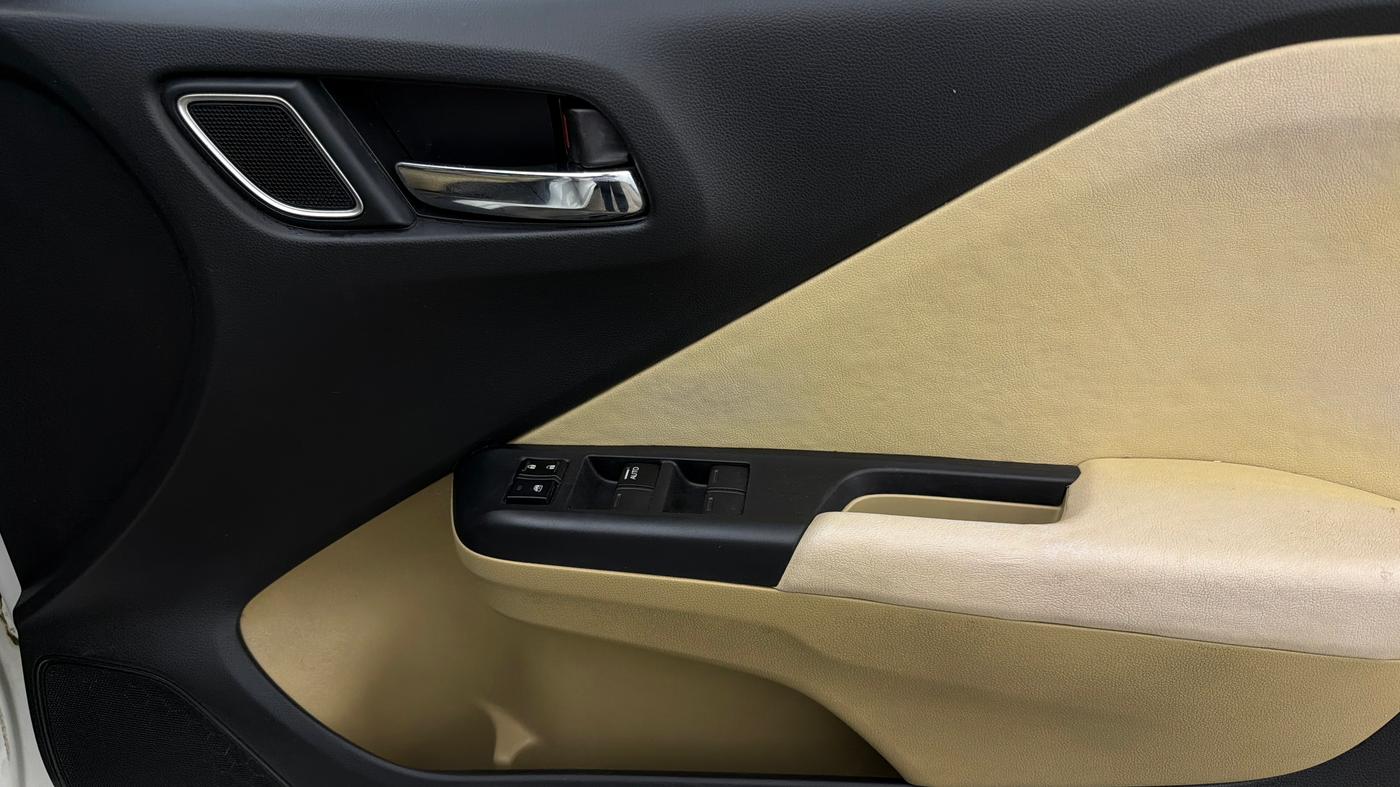 2022 Honda City 1.5L I-VTEC V MT 5TH GEN, Petrol, Manual, 18,789 km, Driver Side Door Panels Control