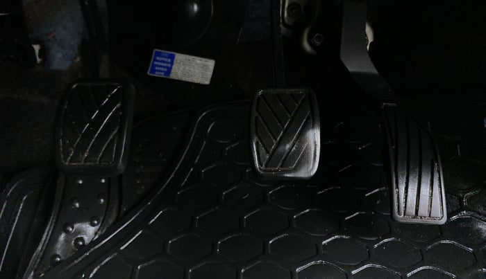 2017 Maruti Swift VDI, Diesel, Manual, 82,916 km, Pedals