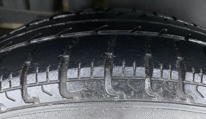 2017 Maruti Swift VDI, Diesel, Manual, 82,916 km, Right Rear Tyre Tread