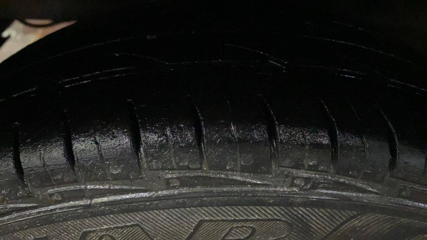 2016 Hyundai Eon ERA +, Petrol, Manual, 39,472 km, Left Front Tyre Tread