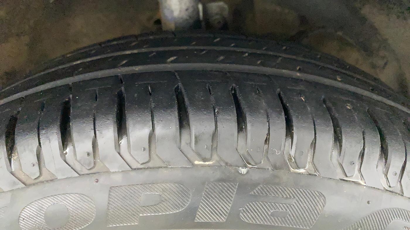 2018 Maruti Dzire ZXI AMT, Petrol, Automatic, 32,311 km, Right Front Tyre Tread