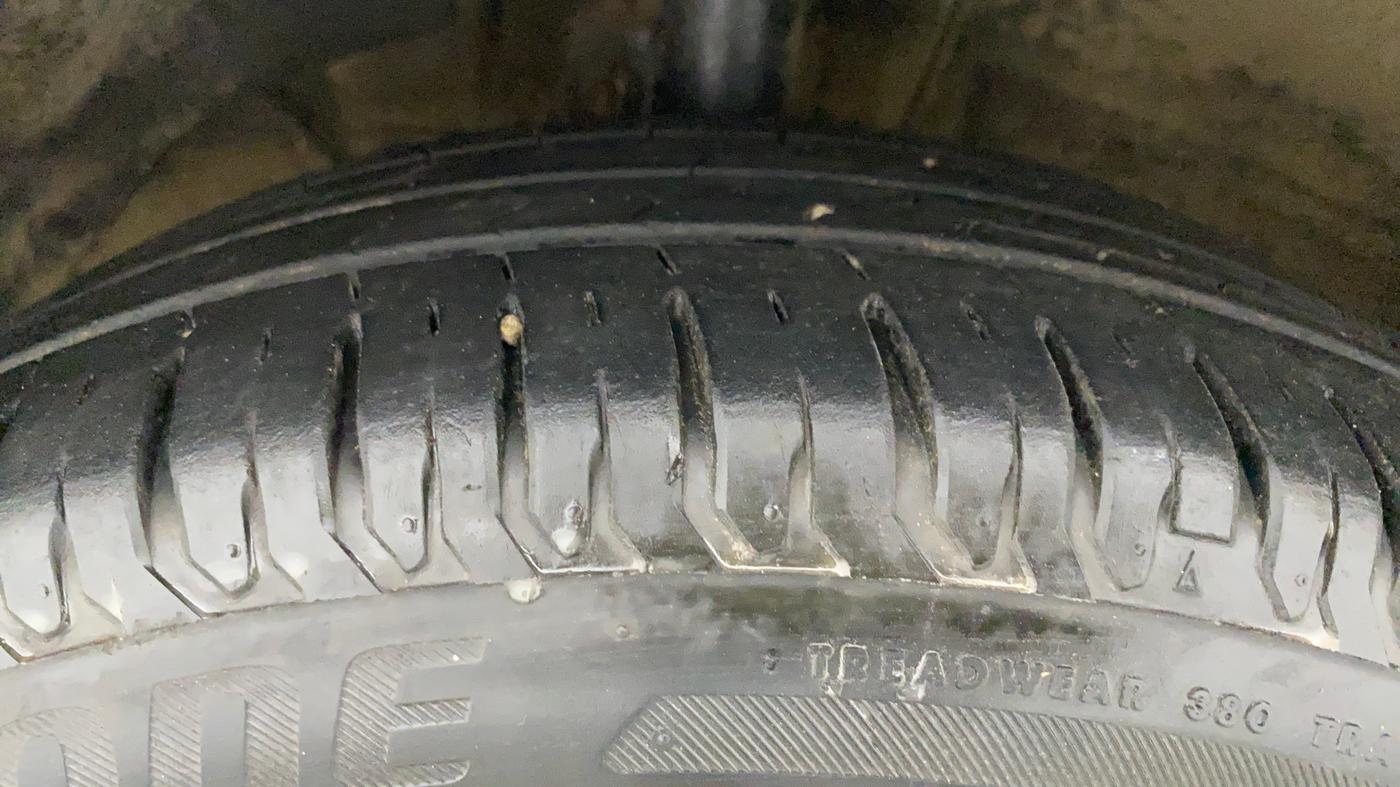 2018 Maruti Dzire ZXI AMT, Petrol, Automatic, 32,311 km, Left Front Tyre Tread