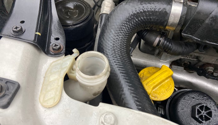2012 Maruti Swift Dzire VDI, Diesel, Manual, 99,334 km, Front windshield - Wiper bottle cap missing