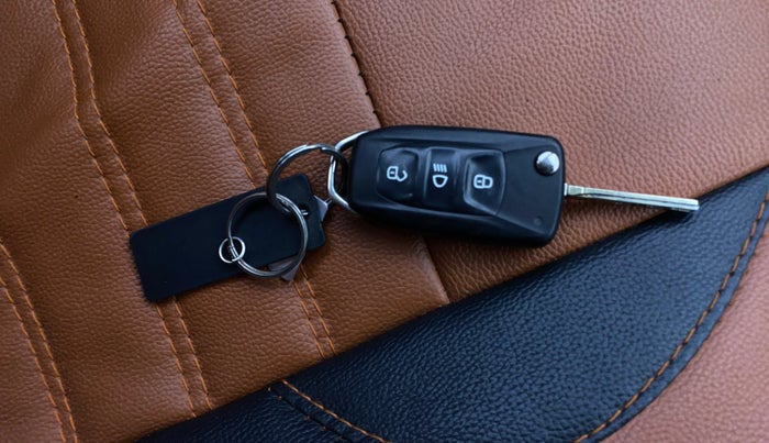 2019 Tata NEXON XM PETROL, Petrol, Manual, 88,771 km, Key Close Up